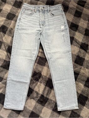 NWT-American Eagle Outfitters Super High-Rise Strigid Mom Jean-6 Short